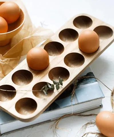 Egg Tray 12 Slot Wooden Egg Holder for Kitchen Storage Natural Wood Egg Storage Rack Organizer Durable Kitchen Egg Tray for Fridge Countertop Storage Egg Holder for Home Kitchen Use