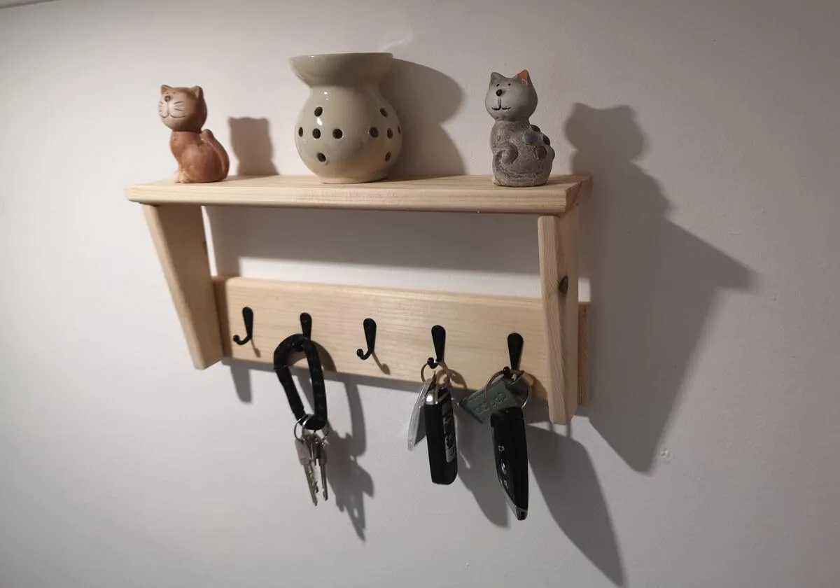 Wooden Key Holder for Wall Natural Wood Key Organizer Rack for Home Entryway Office Durable Key Storage Hook Board for Easy Access and Clutter Free Living Space Stylish Functional Decor for daily use