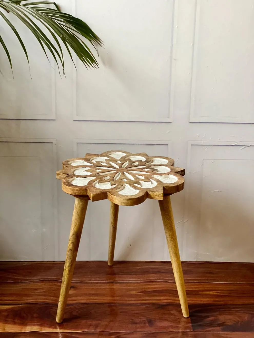 Wooden Coffee Table Natural Finish Wood White Putti 3 Leg Design Carved Top for Living Room Use Durable Wood Center Table Artistic Furniture for Home Decor Daily Use